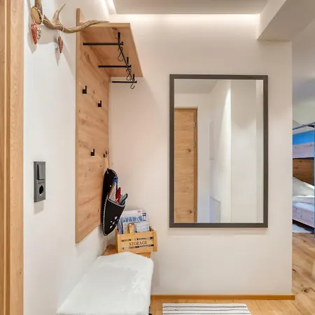 Sun Apartment *